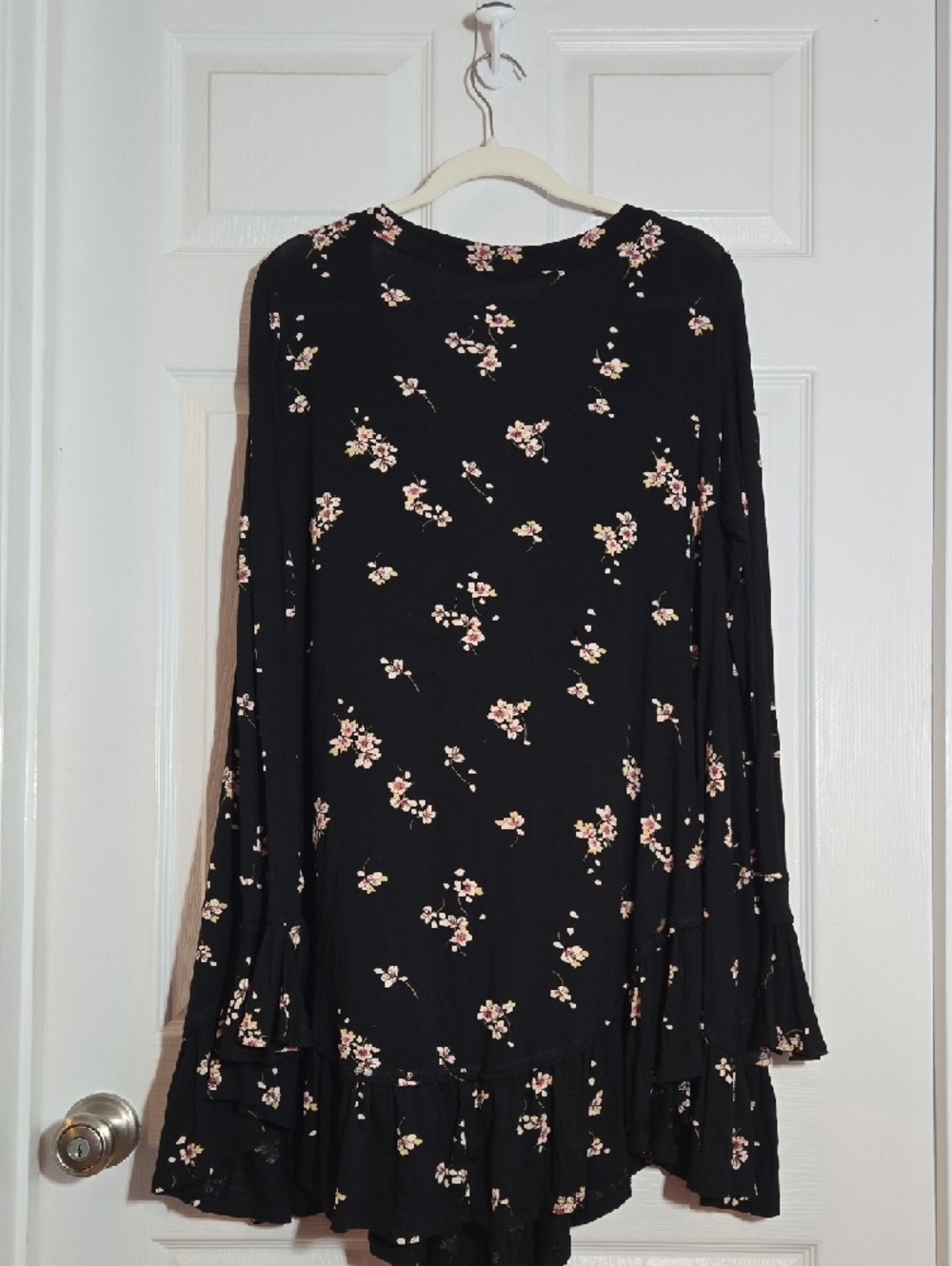 Free People Black White Floral Print Bottom Ruffle Oversized Dress Size Medium - Picture 8 of 8